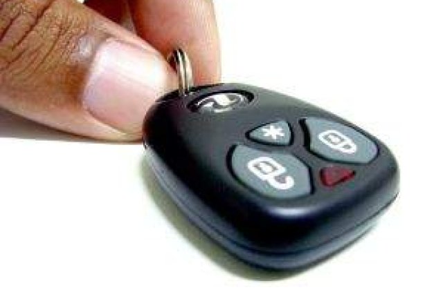 Perchezitii in Capitala, la persoane suspectate de furturi din autoturisme