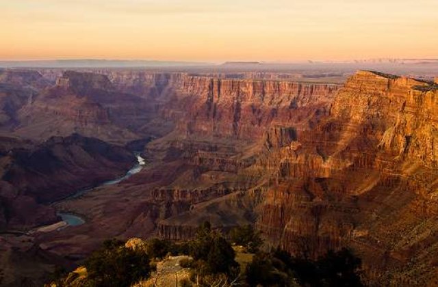 Un roman s-a sinucis aruncandu-se cu masina in Grand Canion
