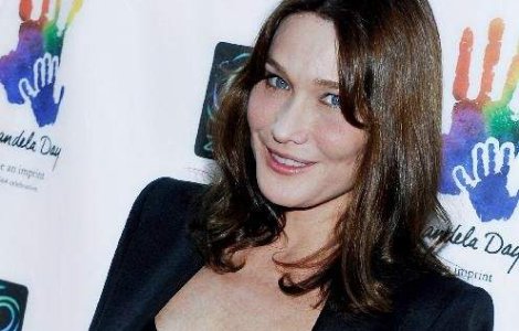 Carla Bruni i-a cantat lui Nelson Mandela