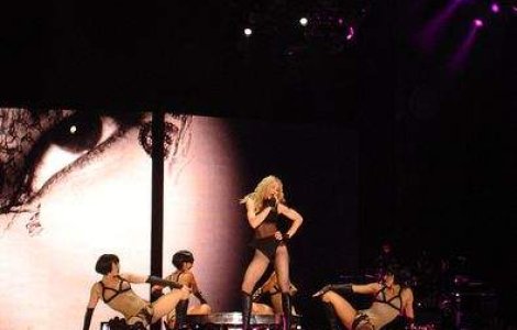 Madonna a vizitat victimele accidentului de la Marsilia