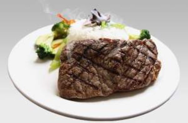 Romanii nu mai au bani pentru friptura de porc de la masa de Sarbatori