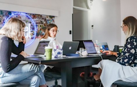  Top  Extenuare la locul de munca: 10+ semne ca poti suferi de epuizare prof