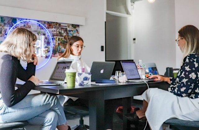 Extenuare la locul de munca: 10+ semne ca poti suferi de burnout - epuizare profesionala