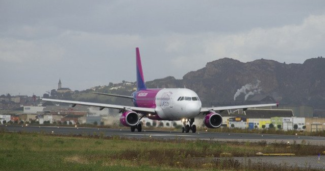 Incendiu la un fast-food din Aeroportul Otopeni. Peste 600 de persoane