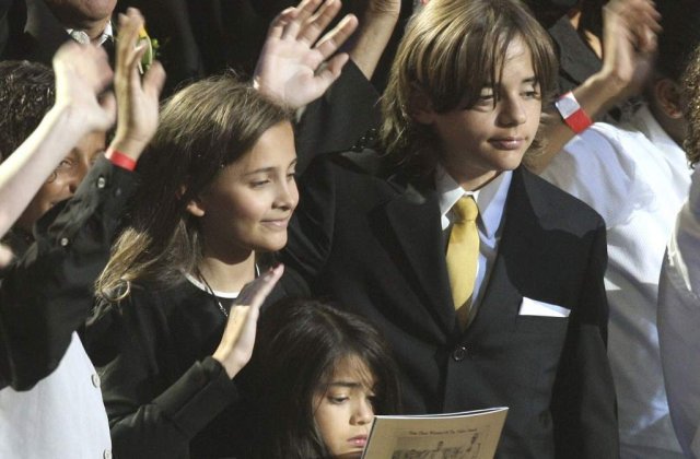 Inca unul. Doctorul lui Michael Jackson vrea custodia copiilor