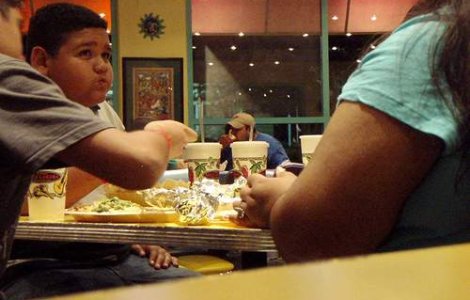 Cel mai gras copil din lume: La 9 ani are 146 de kilograme