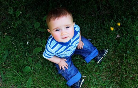 Un copil de un an si opt luni, teafar dupa ce a cazut de la 6 metri inaltime