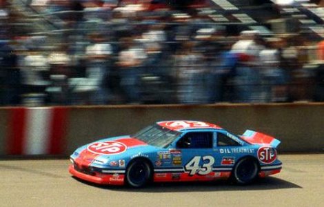 Un pilot de 81 ani s-a calificat in finala Nascar