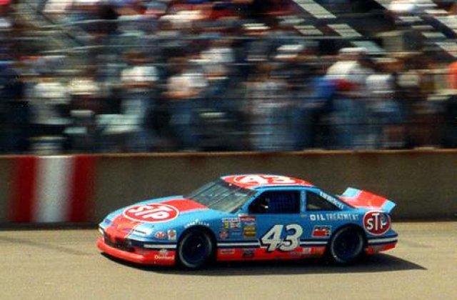 Un pilot de 81 ani s-a calificat in finala Nascar