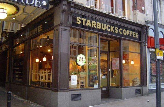 Starbucks se ofera sa plateasca taxe de 20 milioane de lire in Marea Britanie