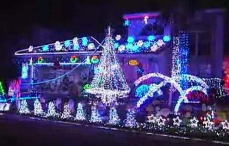  Top  TOP 10: Cele mai impresionante instalatii de luminite de Craciun "dansatoare"