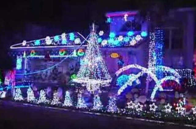 TOP 10: Cele mai impresionante instalatii de luminite de Craciun "dansatoare"