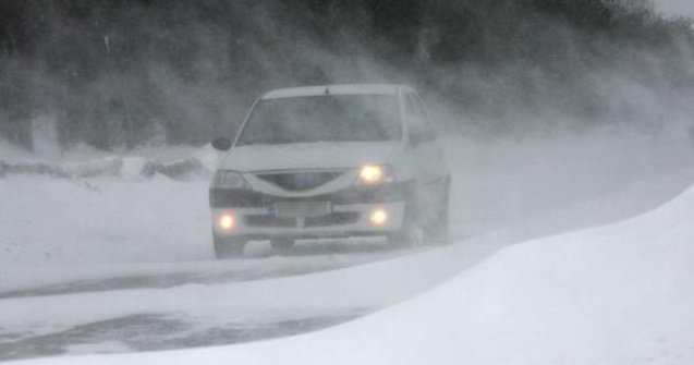 Alegerile, afectate de ninsori: MAI cere sprijinul Armatei pentru deblocarea drumurilor