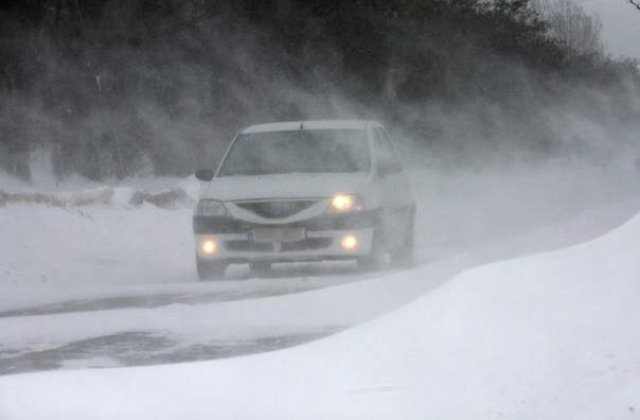 Alegerile, afectate de ninsori: MAI cere sprijinul Armatei pentru deblocarea drumurilor