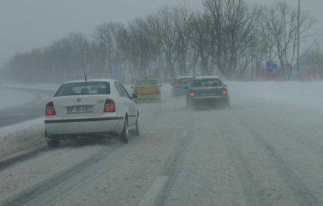 CNADNR: Zeci de drumuri din 29 de judete, acoperite cu zapada. Situatia la nivel national