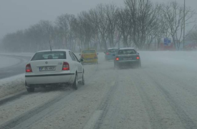 CNADNR: Zeci de drumuri din 29 de judete, acoperite cu zapada. Situatia la nivel national