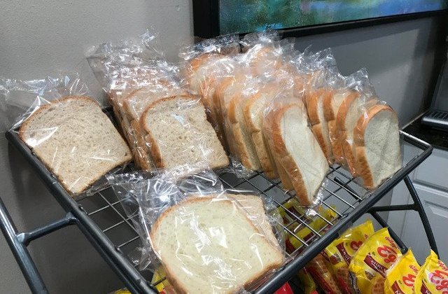 Alimente expirate in chioscurile din liceele si scolile din Capitala