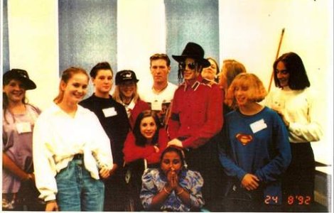 Michael Jackson urma sa regizeze un film despre copiii din orfelinate