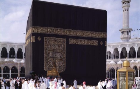 Pelerinii de la Mecca, mai putini din cauza gripei porcine