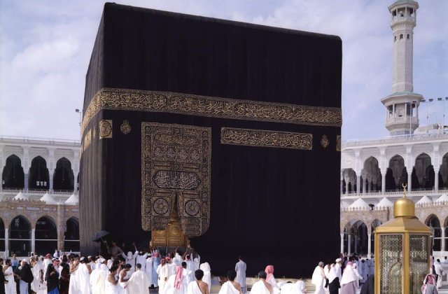 Pelerinii de la Mecca, mai putini din cauza gripei porcine