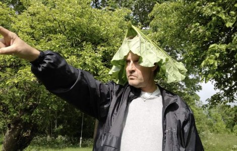 Un artist suedez, dat in judecata dupa ce a pictat un tablou cu cenusa furata dintr-un lagar nazist