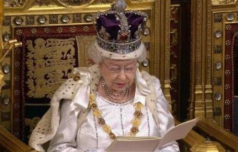 Regina Elisabeta a II-a va tine un discurs de Craciun difuzat in 3D