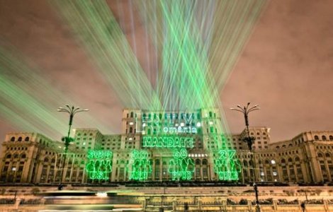 O imagine cu Casa Poporului dupa alegeri, laudata de The Guardian