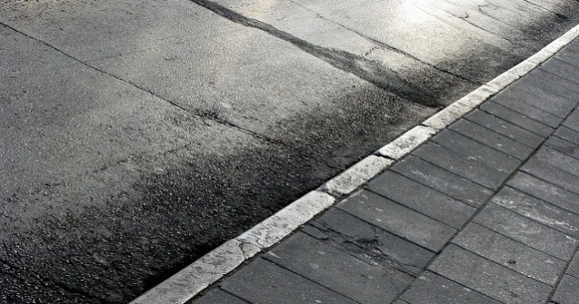 Primaria Capitalei construieste trotuare de 60 de cm