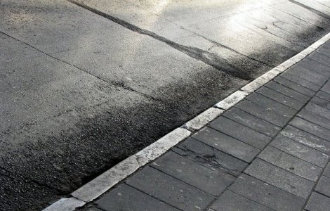 Primaria Capitalei construieste trotuare de 60 de cm