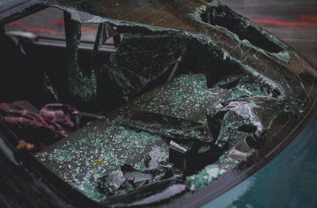 Patru tineri au murit striviti intr-un accident de masina