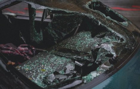 Patru tineri au murit striviti intr-un accident de masina