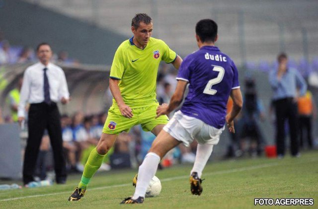 VIDEO: Suporterii Stelei, atacati cu torte la meciul cu Ujpest