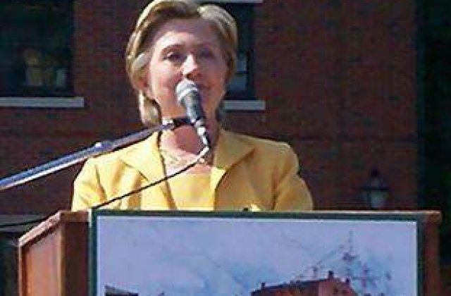 Hillary Clinton isi anuleaza turneul in Africa din motive de sanatate