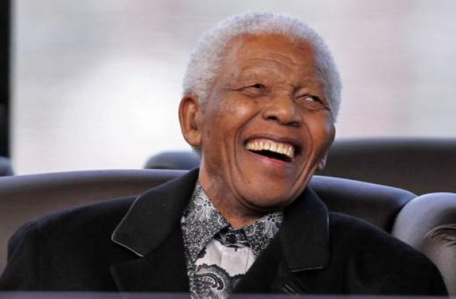 Nelson Mandela sufera de o infectie la plamani