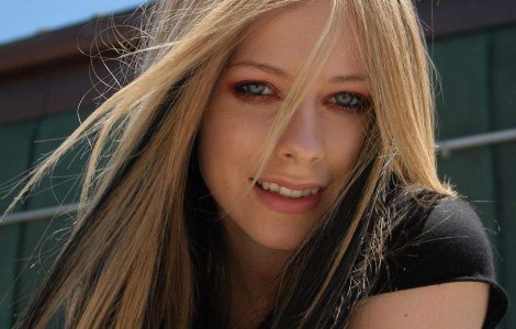  Audio  Avril Lavigne canta o melodie a iubitului sau de la Nickelback