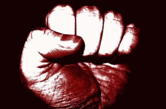 Ucraina: Protest topless si incaierare intre deputati in Parlament
