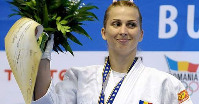 Romania mai pierde o stea: Alina Dumitru a anuntat ca sa retrage