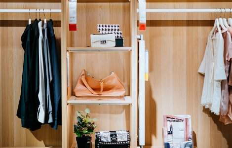 10 piese vestimentare esentiale pentru o garderoba capsula