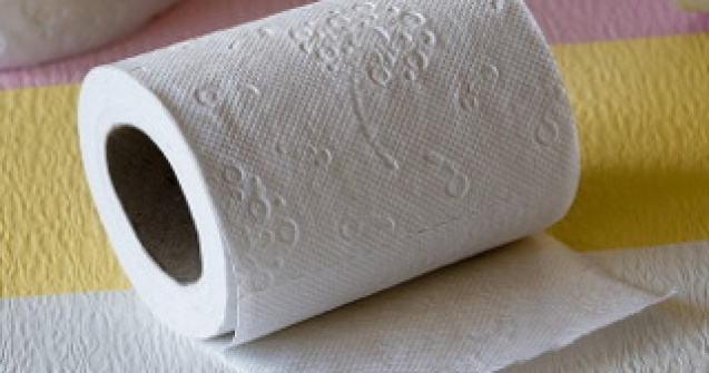Un supermarket pune ratie la hartia igienica din cauza coronavirusului