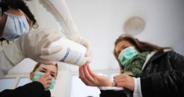 In Romania vor ajunge 4 milioane de masti, manusi sterile si costume d