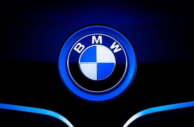 BMW isi schimba logoul. Iata cum arata cel mai nou design al emblemei
