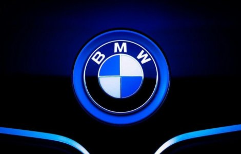 BMW isi schimba logoul. Iata cum arata cel mai nou design al emblemei
