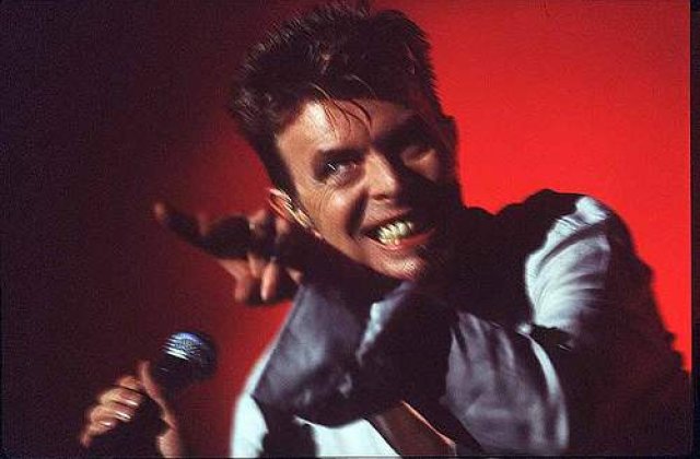 VIDEO: David Bowie si-a relansat primul hit