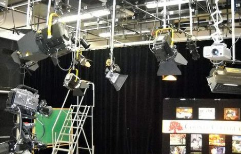 Adevarul Holding isi face studio TV