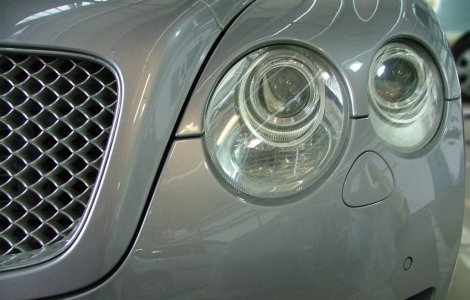 Cumperi o casa si primesti bonus un Bentley!