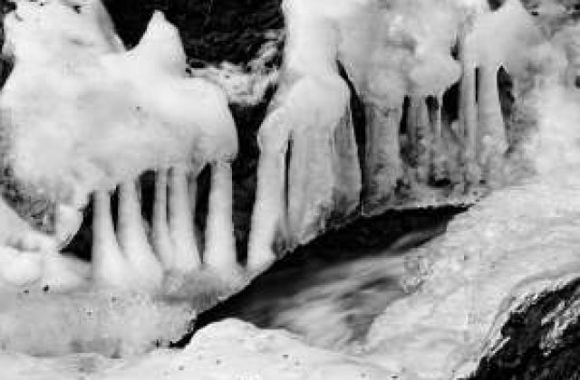 Avertizarea de ger si vant, prelungita pana sambata seara