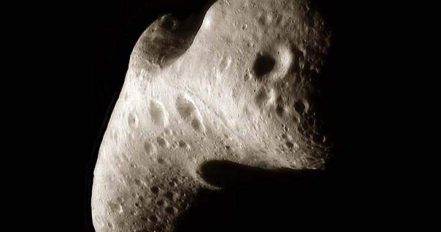 Un asteroid de mari dimensiuni a trecut pe langa Terra