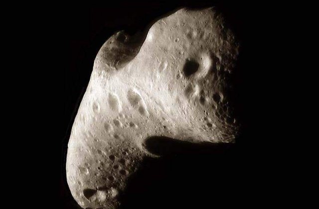 Un asteroid de mari dimensiuni a trecut pe langa Terra