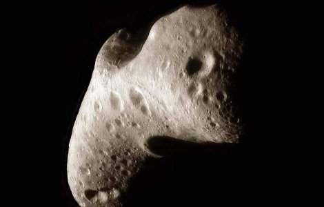 Un asteroid de mari dimensiuni a trecut pe langa Terra