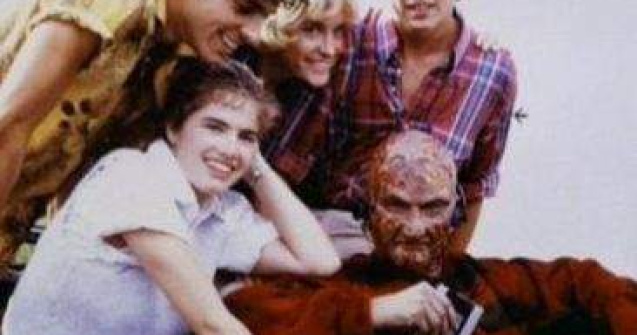  Top  10 imagini neasteptat de amuzante de pe platourile filmelor de groaza